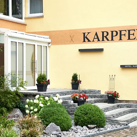 & Restaurant Zum Karpfen מלון