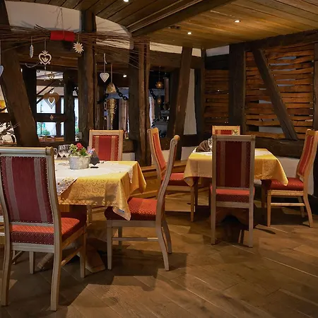 & Restaurant Zum Karpfen 3* オーベルンブルク・アム・マイン